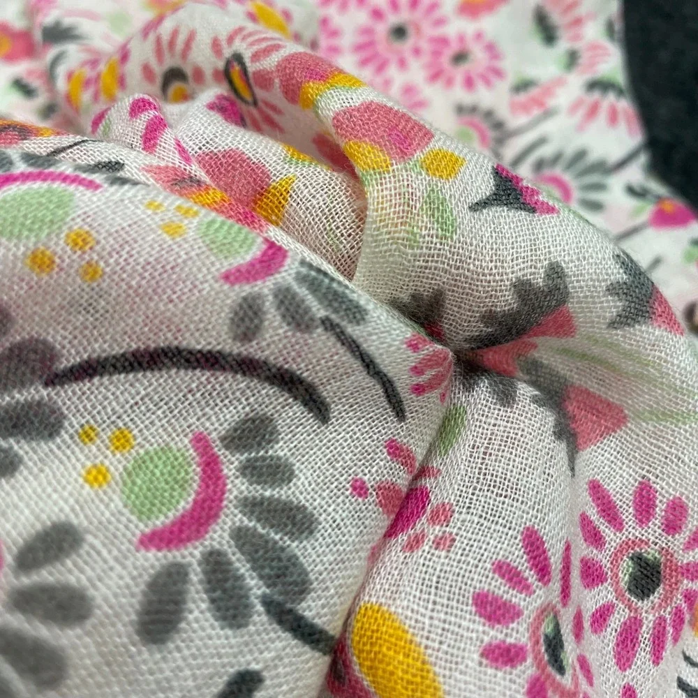 NEW Vera Bradley 27'' x 66'' Wool Blend Oblong Ruffle Scarf Tulip Ditsy Floral